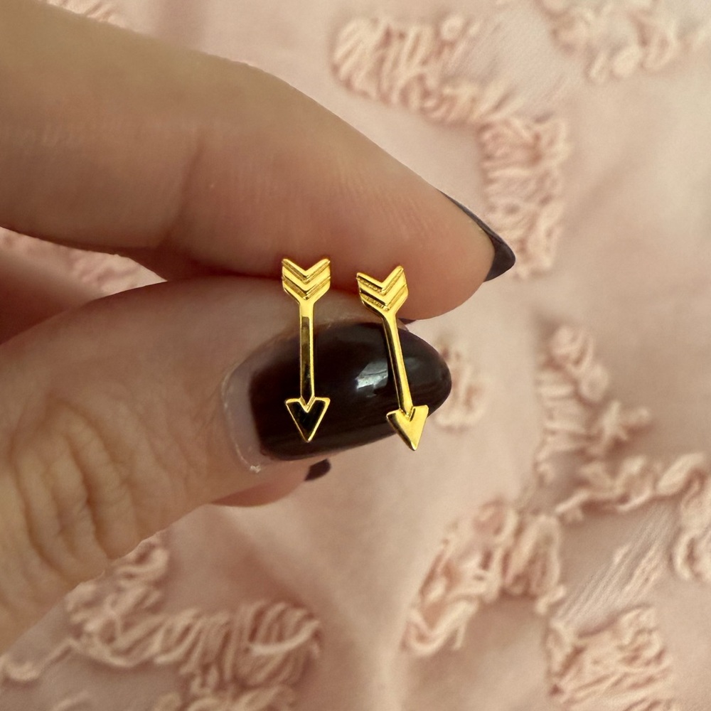 925 Sterling Silver 14k gold plated Arrow Stud Earrings BRAND NEW